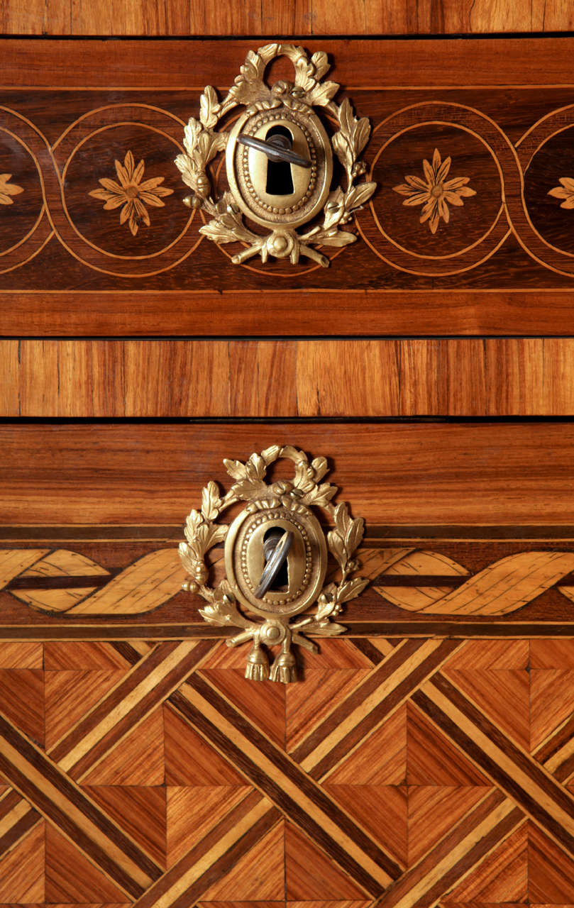 Fino Marqueterie Secretaire Abattant Francés Montado en Ormolu en venta 2
